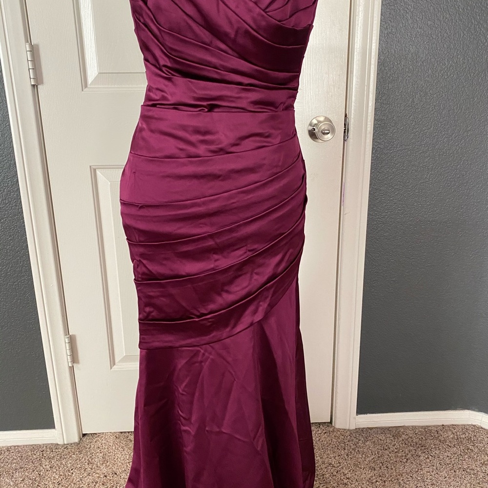 Formal satin dress color sangria - Picture 2 of 7